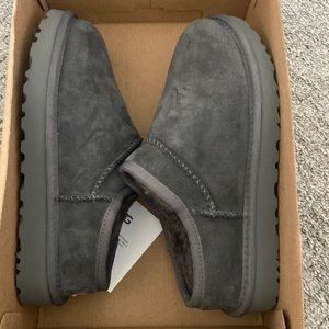 🍁Grey classic Ugg slipper size 6 NWT